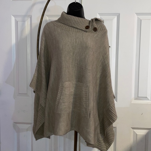 Beige Asymmetrical Pullover Sweater with Bat Sleeves - Picture 6 of 9